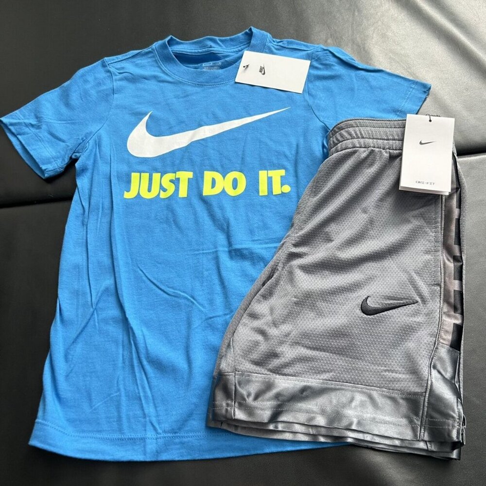 NWT Nike Athletic Set Boys Youth Size Small